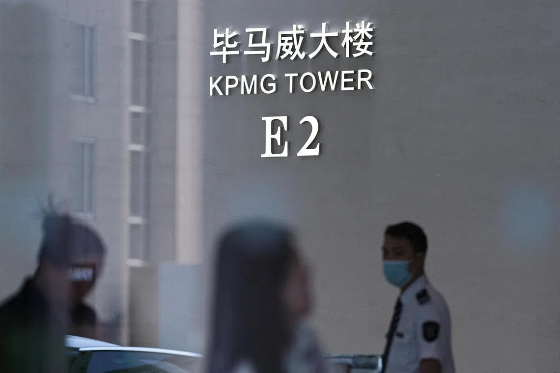 KPMG China agreed to help Russia’s state-owned Sberbank set up its branch in China, which involved assisting with licensing, government inspections, IT assessments, and tax filings.