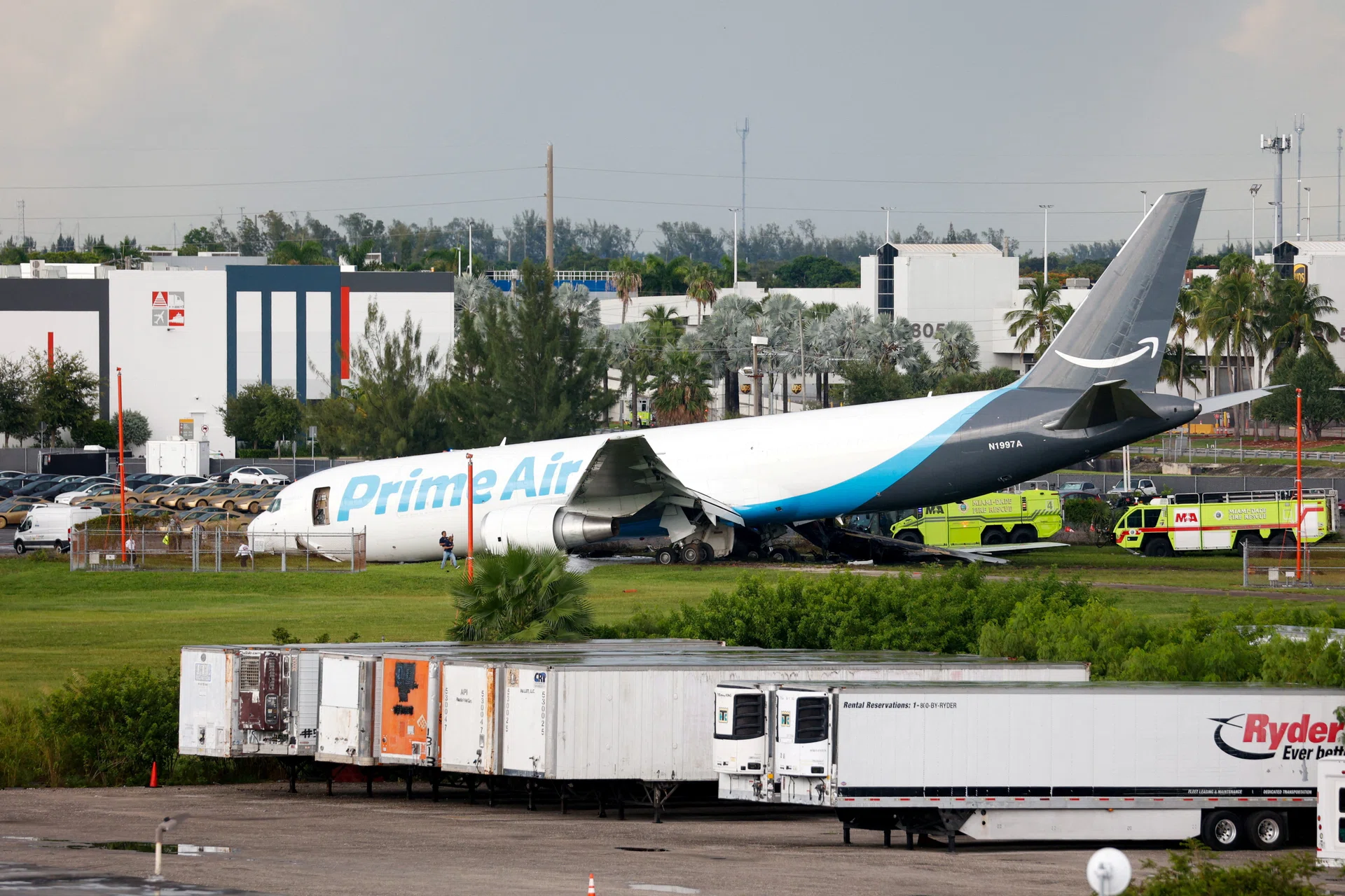 At least 5 killed after Amazon cargo plane crash at Miami airport
