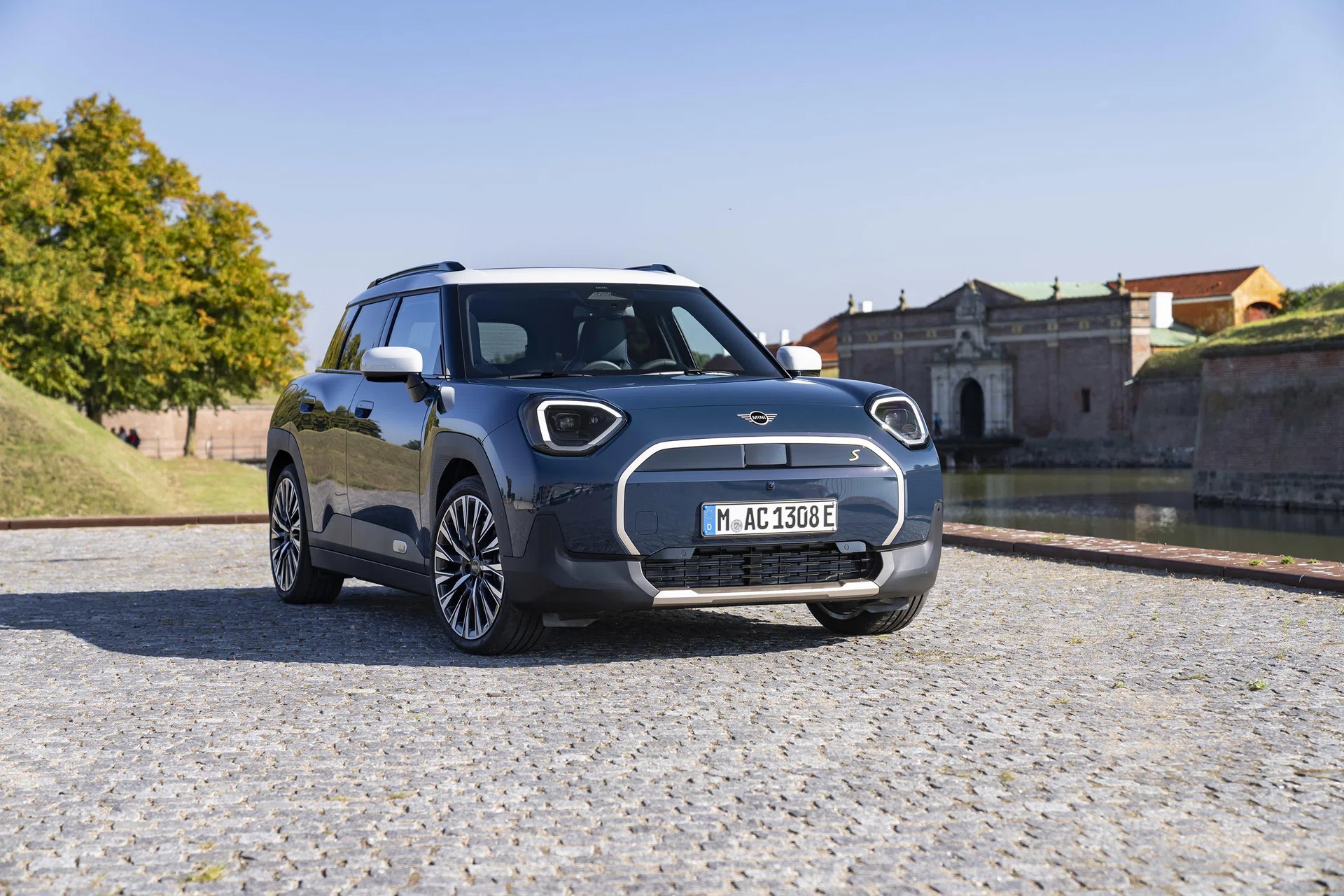 The Mini in the middle - The Business Times