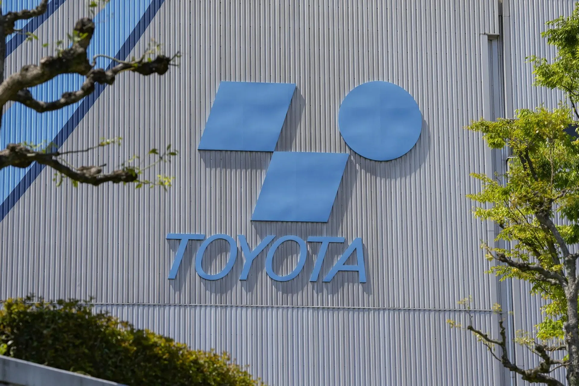 Elliott raises Toyota Industries stake in push to block buyout