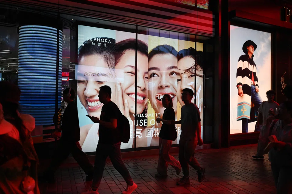 Overall business confidence fell to the lowest since March 2020, with some firms raising concerns over rising competition and the global economic outlook.