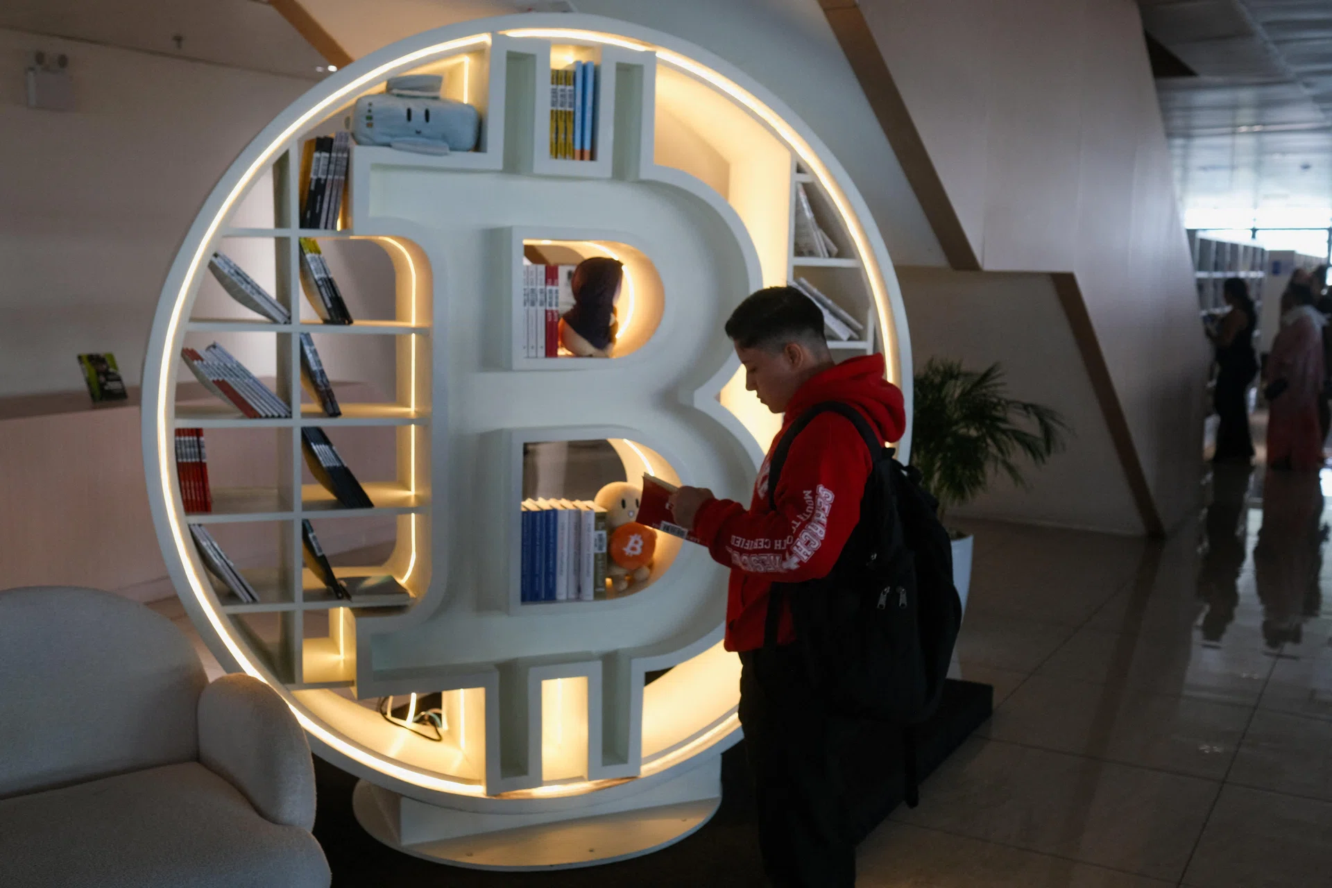 Bitcoin slumps with key US$70,000 level in sight