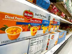 Del Monte Foods, the US subsidiary of Singapore-listed Del Monte Pacific, filed for bankruptcy, leading the parent to say it would record a capital deficit on its balance sheet.