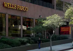 Wells Fargo's net income declined to US$4.62 billion, or US$1.20 per share, for the three months ended Mar 31.