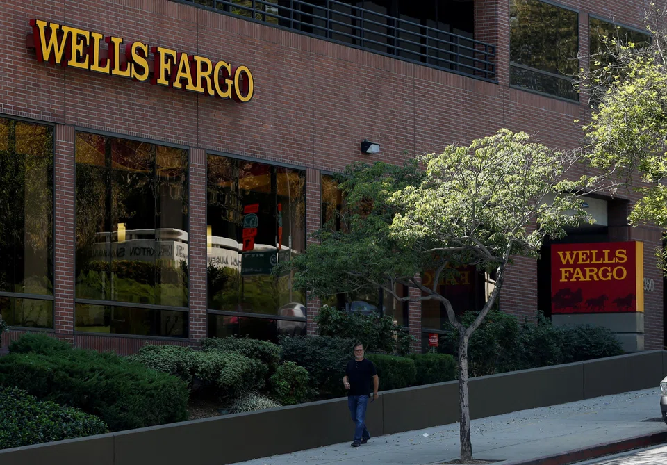 Wells Fargo's net income declined to US$4.62 billion, or US$1.20 per share, for the three months ended Mar 31.