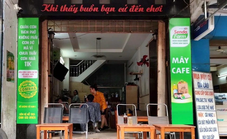 Sendo recruits households to become its pickup stations, where customers collect their groceries after placing an order online on Sendo Farm. 