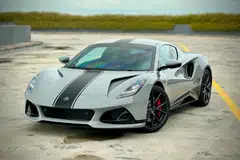 The Lotus Emira SE Turbo punches hard from standstill, but once the revs climb past 4,000 rpm, it goes from fast to fiendish in a hurry, piling on speed like it’s trying to honour its Formula 1 ancestors.