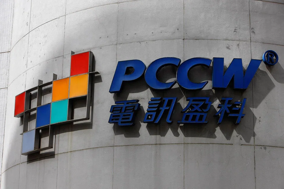According to sources, PCCW is close to selling 40 per cent of its fibre unit to the Chinese state-owned conglomerate for US$850 million to US$900 million. 