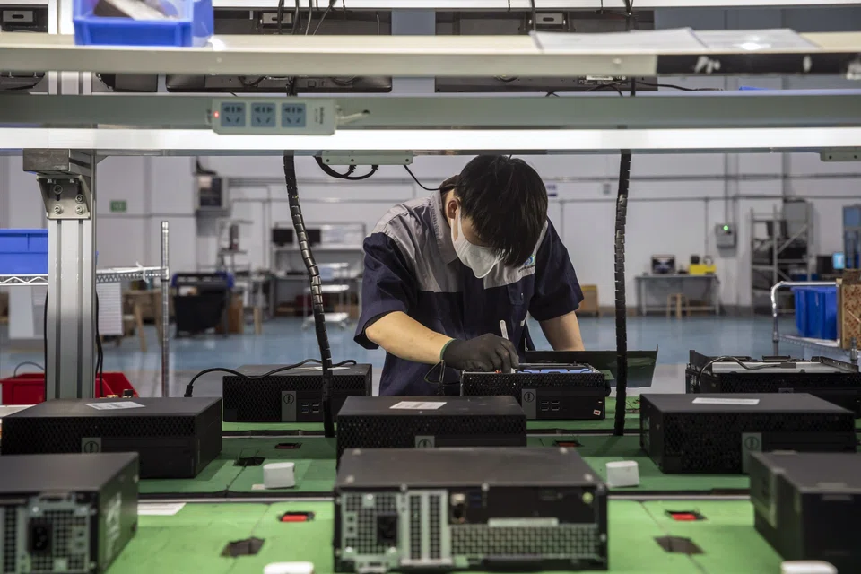 Average monthly salaries offered by companies to new recruits in 38 key Chinese cities rose 2.2 per cent from a year before to 10,323 yuan (S$1,941).