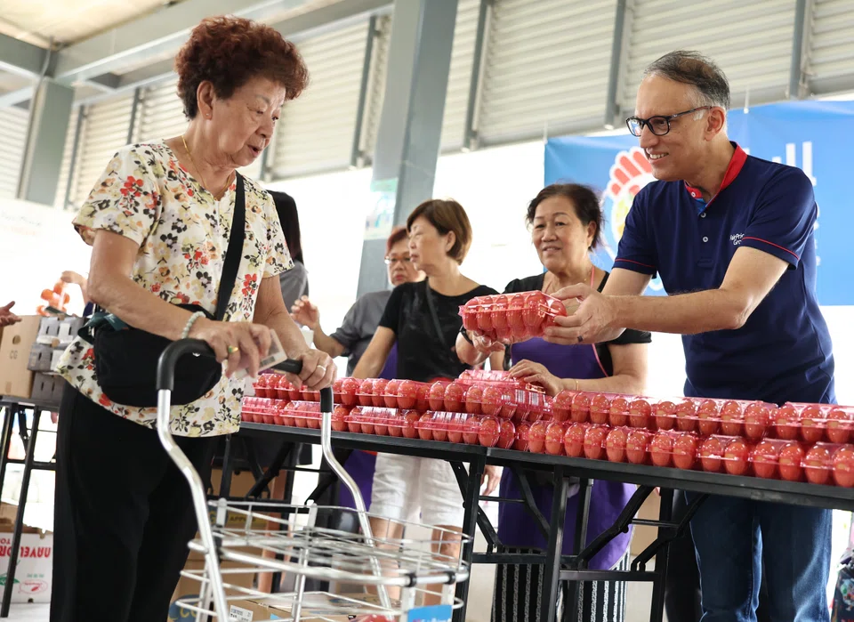 Vipul Chawla, group chief executive of FairPrice Group and board member of FairPrice Foundation, distributing eggs to beneficiaries.