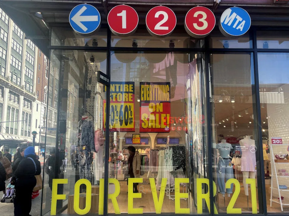 Forever 21 is back popping up in major Chinese cities in recent months with marketing events at music festivals and advertisements plastering train interiors on Shanghai’s metro.