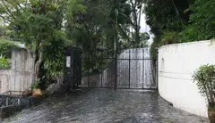 The Peirce Road property is held jointly by Tan Huan Gie nee Ong – the daughter of Metro founder Ong Tjoe Kim – and Tan Cheng Han, a grandniece of Tan Kah Kee.