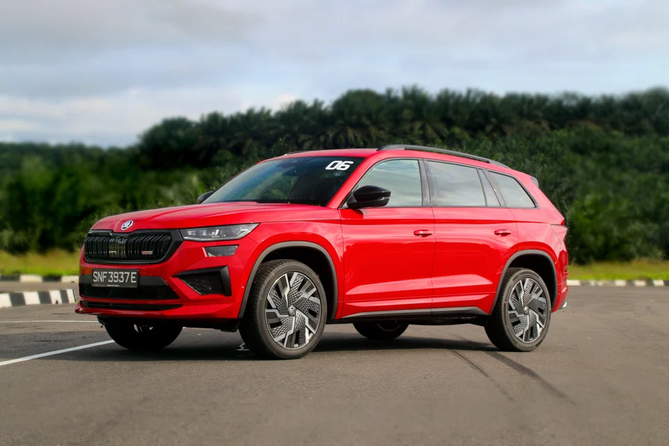 This is probably the car for someone who wants a 7-seater, but refuses to believe that his or her sports car driving days are long over. It does the 0 to 100 km/h in a creditable 6.6 seconds. 