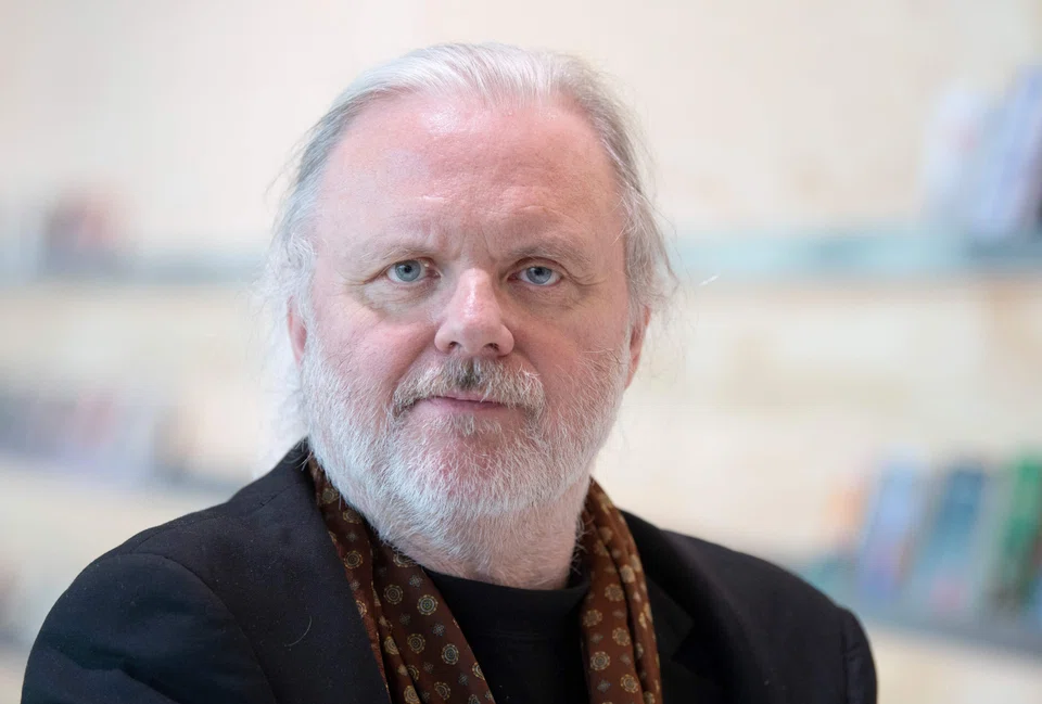 Fosse, 64, who writes in the least common of the two official versions of Norwegian, said he regarded the award as a recognition of this language and the movement promoting it, and that he ultimately owed the prize to the language itself.
