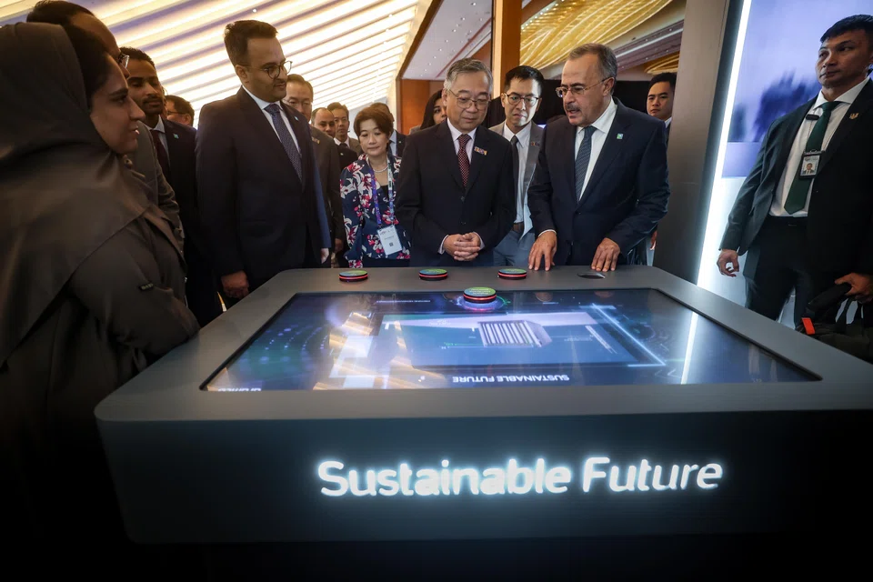 DPM Gan Kim Yong (centre) with Saudi Aramco’s CEO Amin Nasser (second from right) at the 2024 Singapore International Energy Week.