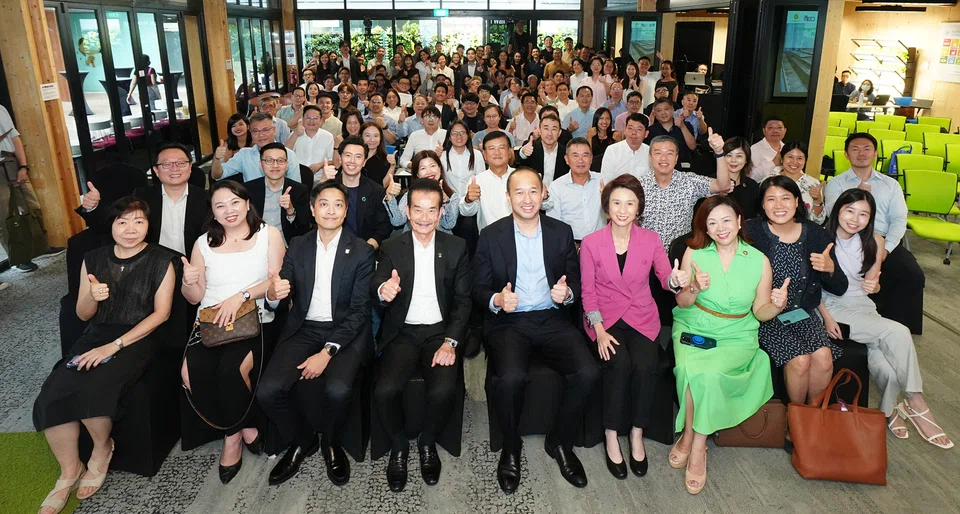 Guest of honour Senior Minister of State for Trade and Industry, and Culture, Community and Youth Low Yen Ling (fourth from right) and CDL group chief executive Sherman Kwek (fifth from right) attending the graduation ceremony of the pioneer batch of 42 SMEs from CDL's SME Supplier Decarbonisation Queen Bee Programme.