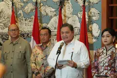 Coordinating Minister for Economic Affairs Airlangga Hartarto (in white) said on Saturday that, following instructions from President Prabowo Subianto, the government will implement measures including structural reforms to enhance transparency, as well as steps to boost market liquidity.