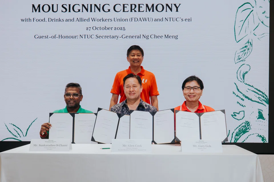 (Seated from left) Sankaradass S Chami, general secretary of FDAWU; Glen Cook, general manager of Mandai Rainforest Resort by Banyan Tree; and Gary Goh, deputy chief executive of e2i at the MOU signing ceremony, with NTUC secretary-general Ng Chee Meng (standing) as the witness. 