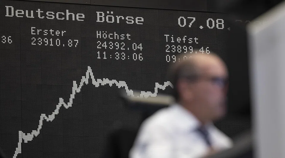 The pan-European Stoxx 600 end 0.1% lower at 554.74 points.