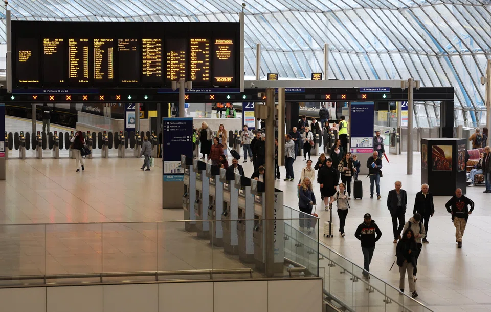 A BoE survey of employers, published on Thursday, showed they expected to raise wages by 4.6 per cent over the coming year, the smallest amount since the series started in May 2022.