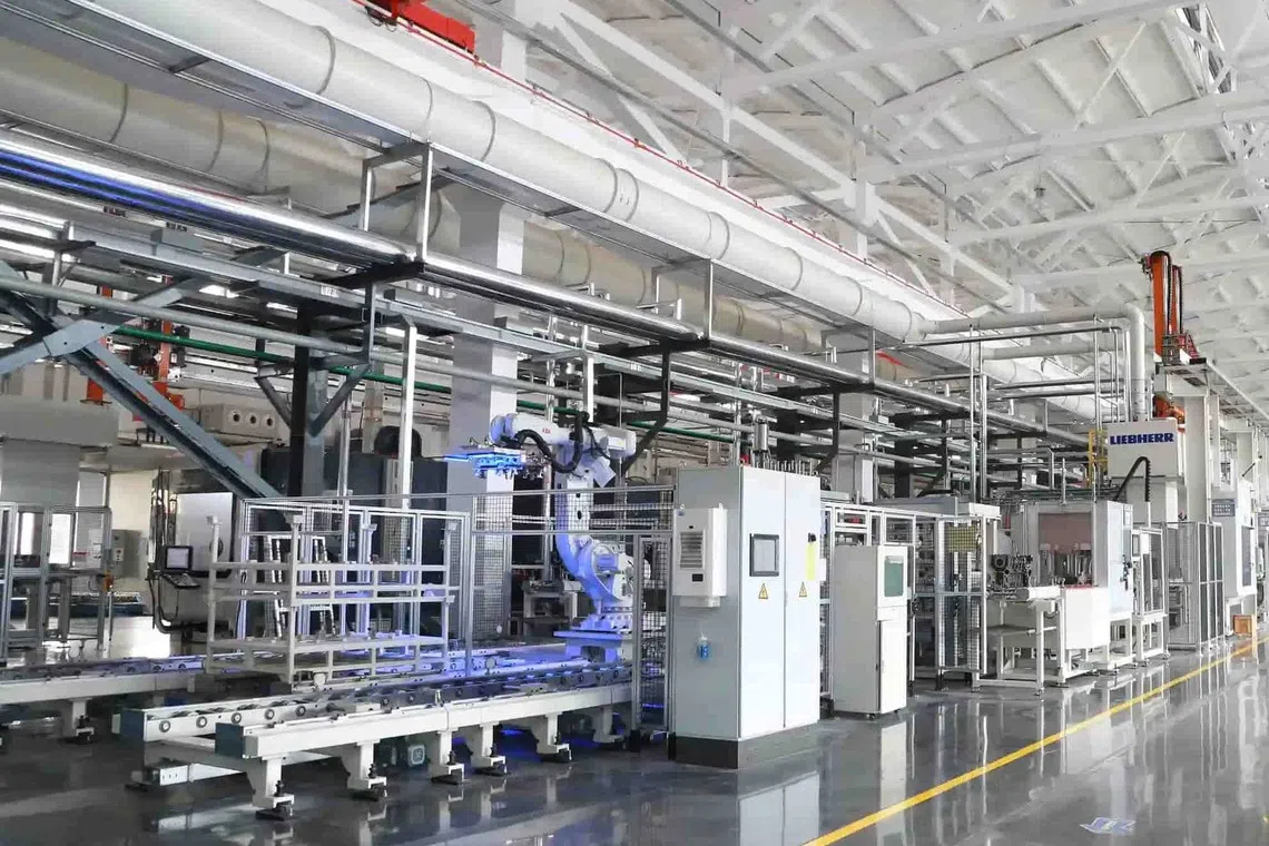 The reasons for the detainment and any charges against Wu Qiwei and Qin Xiaohong have not yet been verified. 