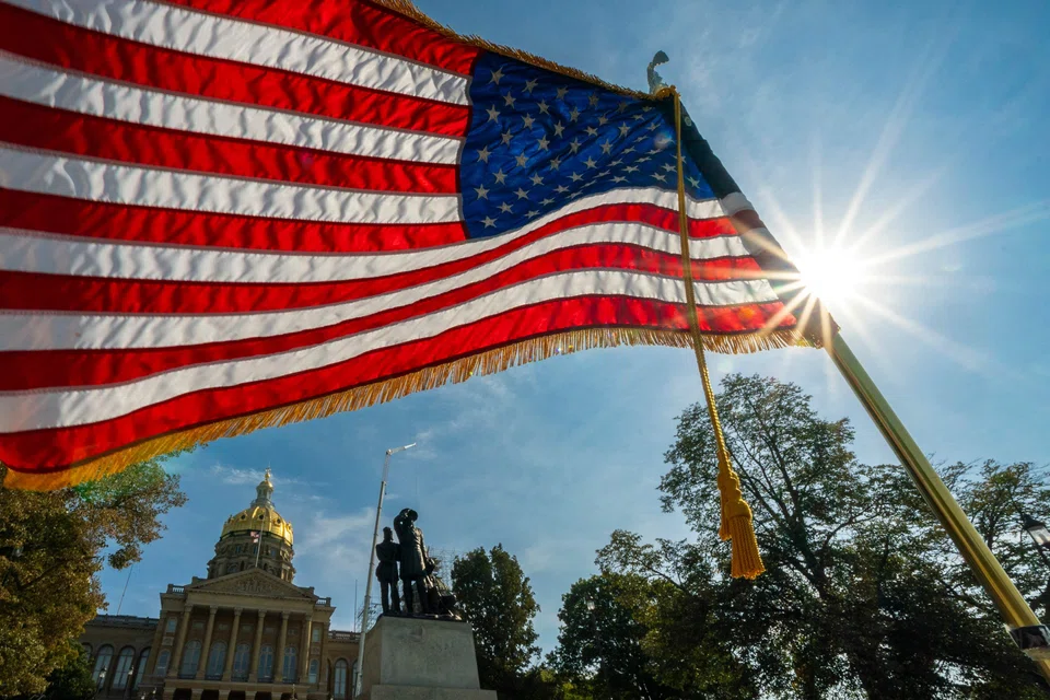 Both Republican and Democratic lawmakers, argue the Foreign Intelligence Surveillance Act violates Americans’ constitutional right to privacy.