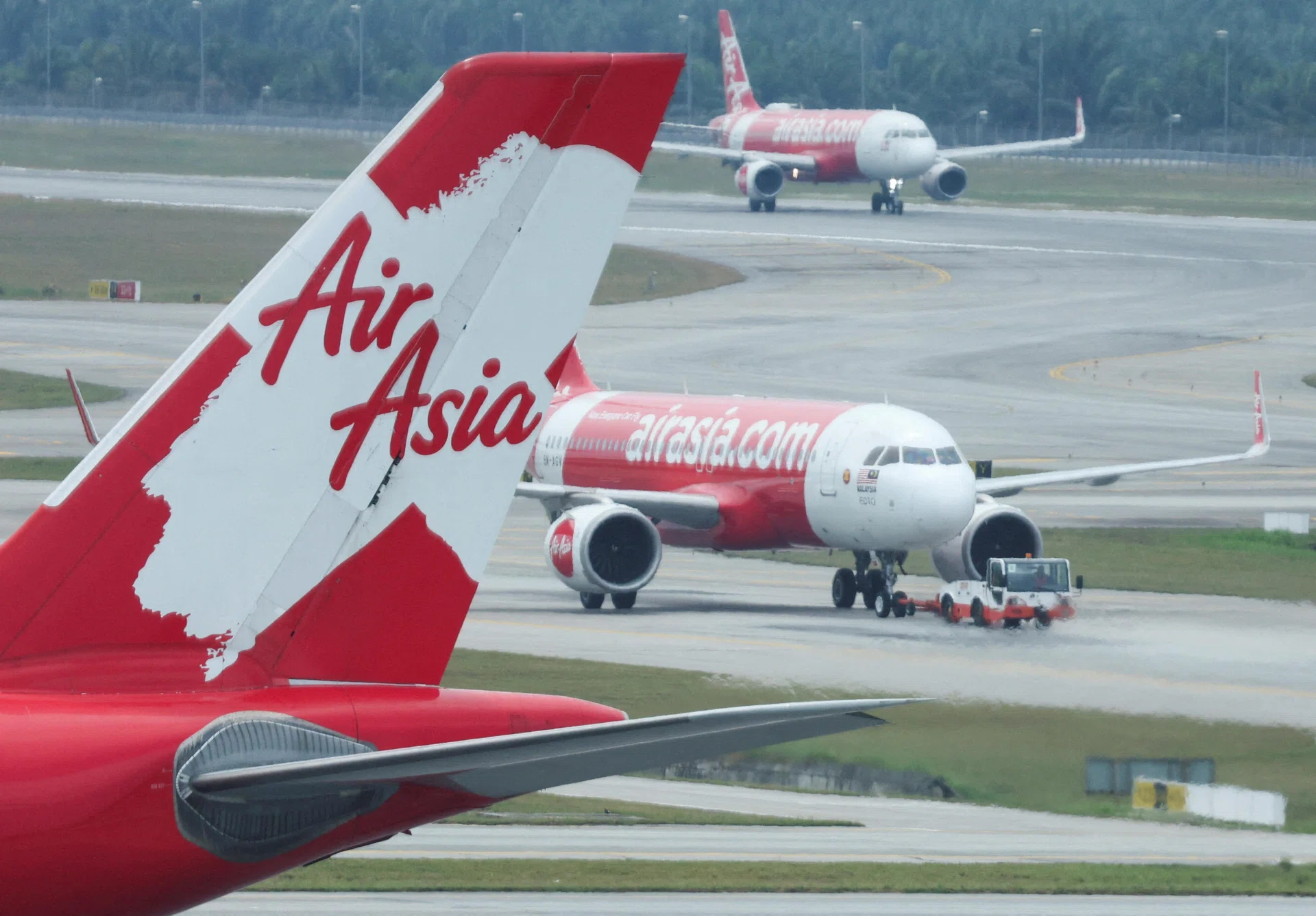 AirAsia X boosts flights, lowers fares as fuel price drops