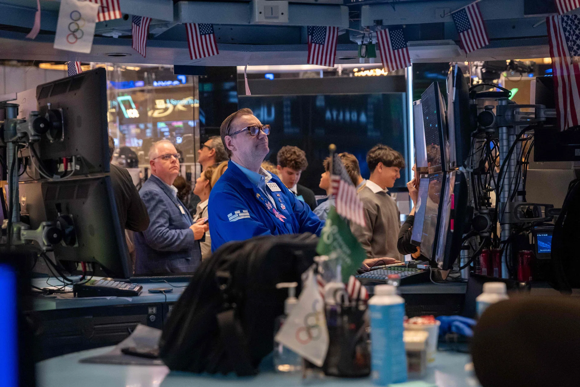 US: Wall Street ends higher on tech rebound, rising rate cut bets - The ...