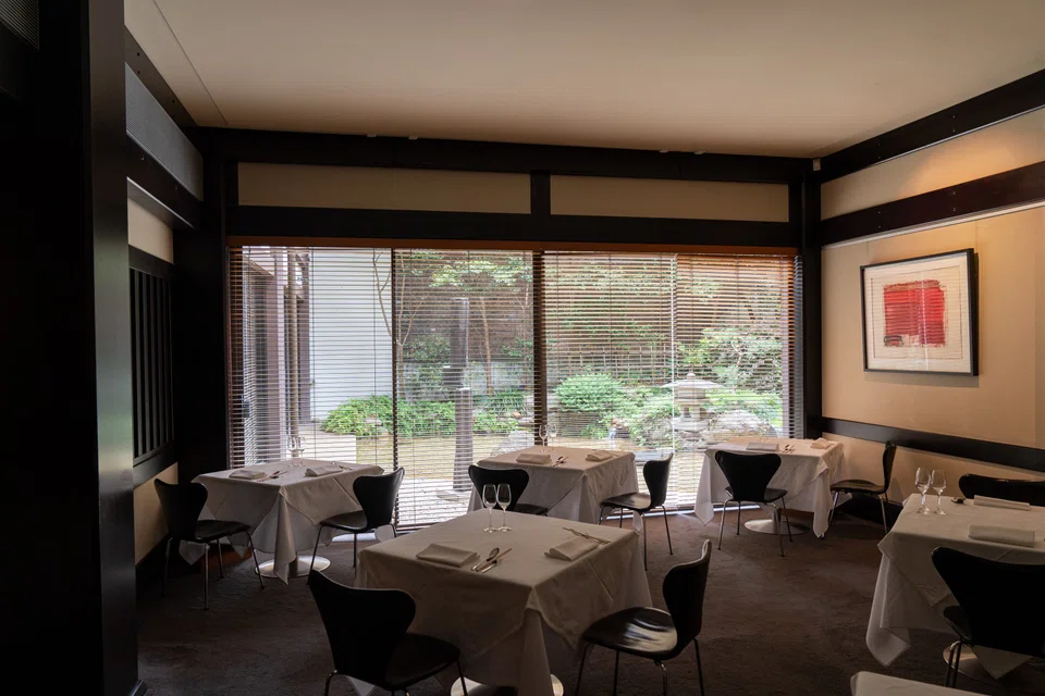 The dining room of Tetsuya's Sydney.