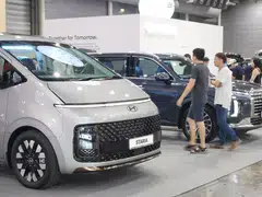 The Certificate of Entitlement premium for larger cars fell 0.8 per cent to S$117,003. 