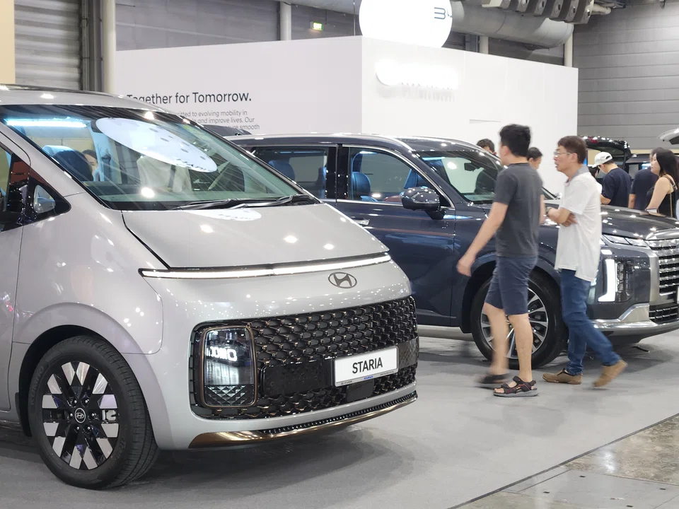 The Certificate of Entitlement premium for larger cars fell 0.8 per cent to S$117,003. 