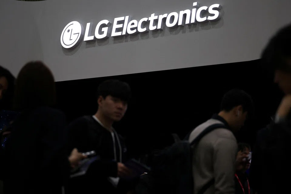 LG Electronics says that it is conducting technical research on hybrid bonders for HBM, but the specific timing of mass production has not been confirmed.