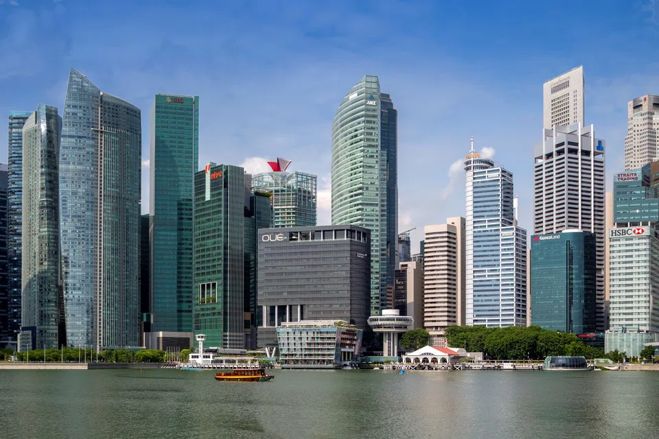 OUE Bayfront stands along the historic waterfront of Collyer Quay.