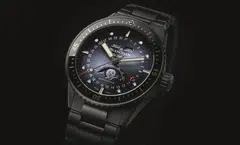 The latest Bathyscaphe Quantieme Complet Phases de Lune features Blancpain’s first full ceramic bracelet in black.