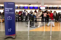 Some 78,200 citizens departed in the year through March, Statistics New Zealand said on Tuesday. 