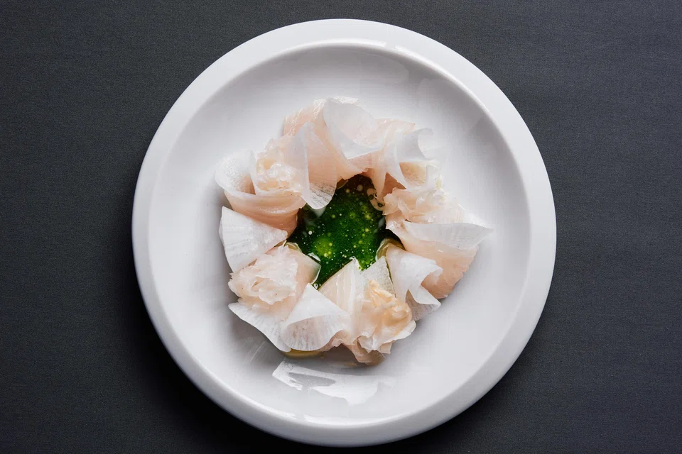 A tasty combination of kingfish sashimi, garlic butter sauce and Chinese white fungus.