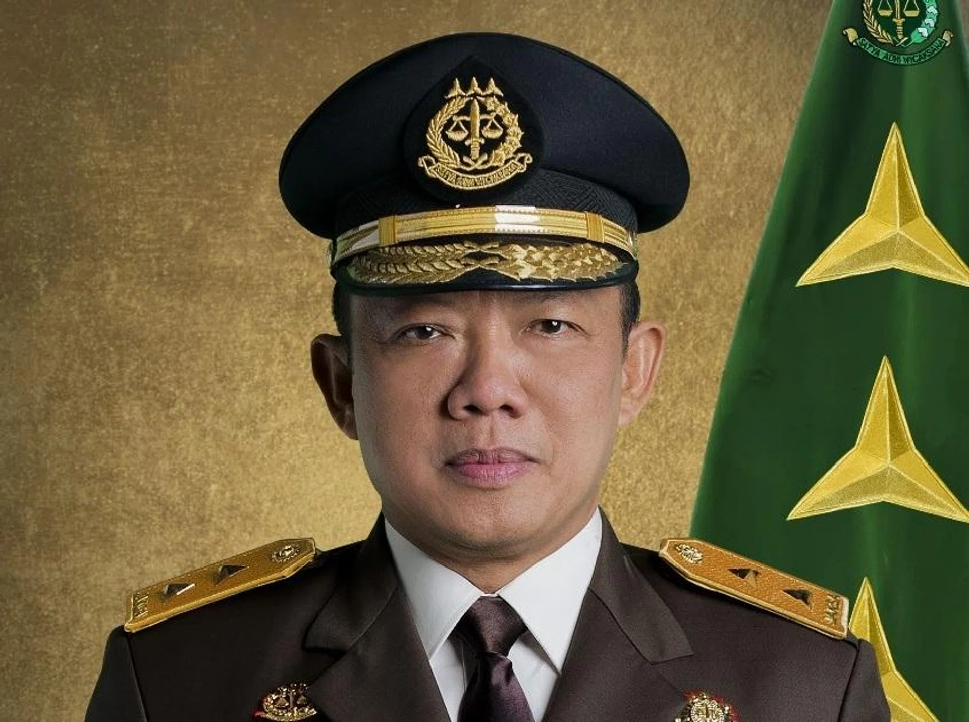 Indonesia arrests former top graft prosecutor after police raids