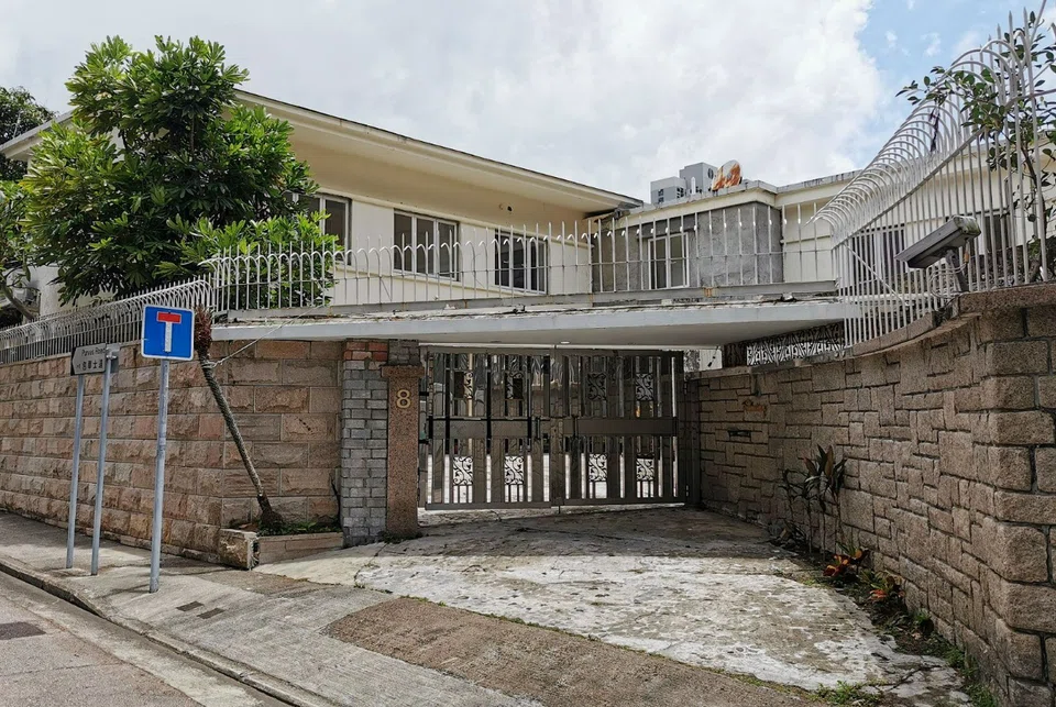 8 Purves Road, located in Wan Chai’s Jardine’s Lookout area, .is a two-storey detached house with a site area of about 912 square metres.