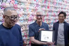 During his trip to China, Tim Cook met Labubu creator Kasing Lung (left) and Pop Mart founder Wang Ning (right).