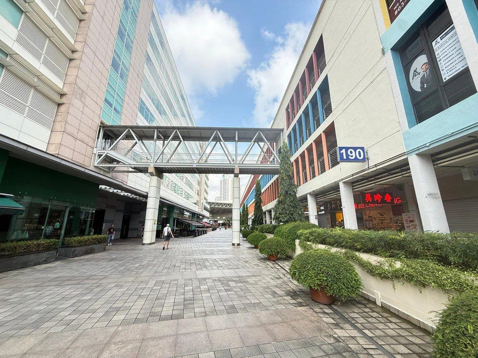 One shophouse is located at the ground floor of 190 Toa Payoh Lorong 6, in the vicinity of HDB Hub. 