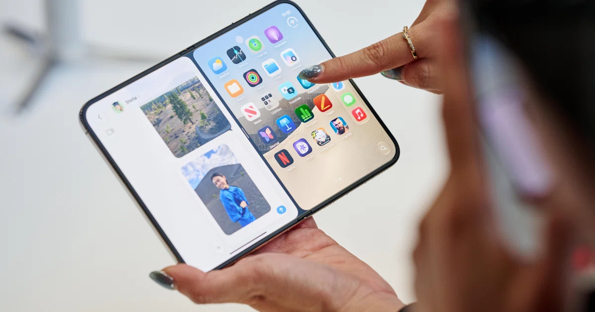 Apple says iPhone Duo demand extraordinary after delivery delays - The Business Times