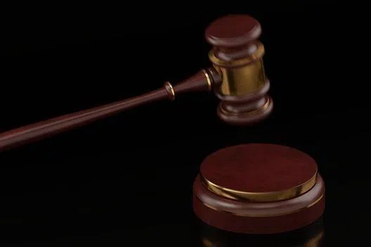 The claim centres on Rule 877(10), a provision in the SGX’s Mainboard Listing Rules that outlines the allocation of excess rights shares in a rights issue.