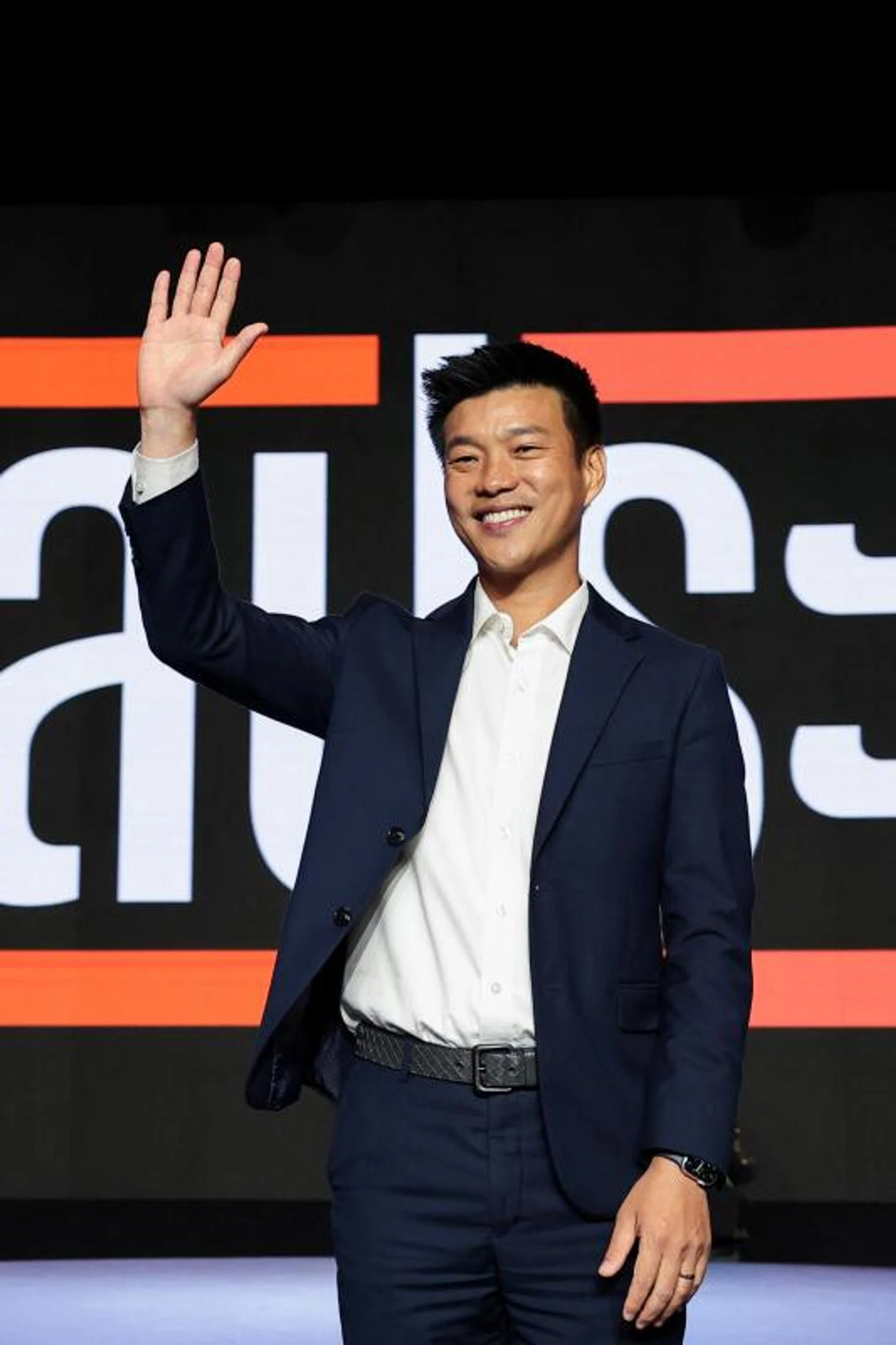 Thai Reformist Party chief holds his lead in latest opinion poll