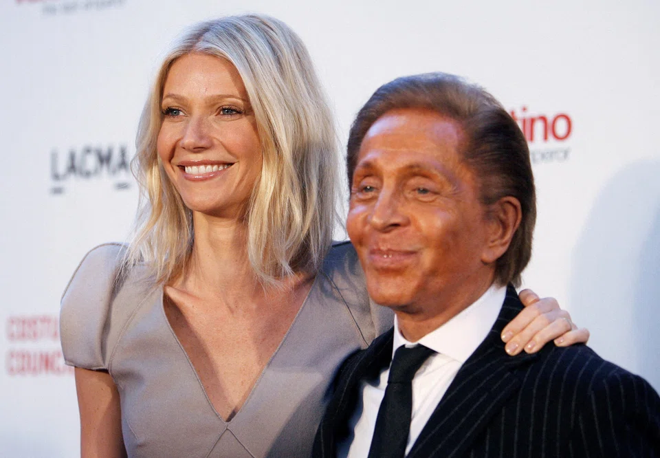 Gwyneth Paltrow and Valentino Garavani pose at the premiere of the documentary "Valentino: The Last Emperor" in Los Angeles, California, April 1, 2009. 