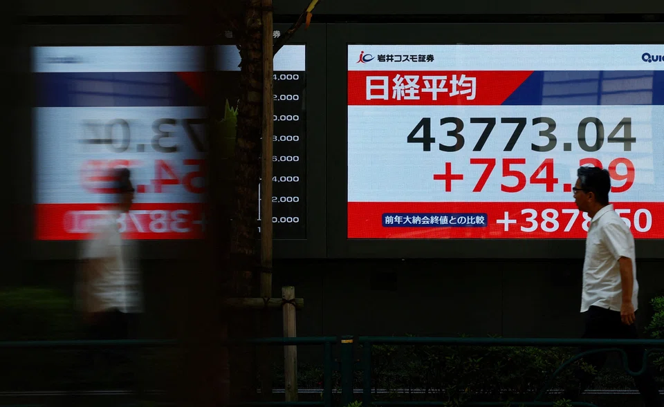 The Nikkei held solidly in positive territory early on Thursday, but elsewhere flitted between gains and losses.