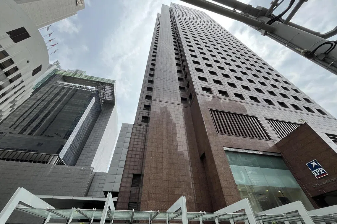 78 Shenton Way's Tower 1 (right) is a 34-storey granite-clad building completed in 1988. The 11-storey glass-clad Tower 2 beside it was completed in 2009.