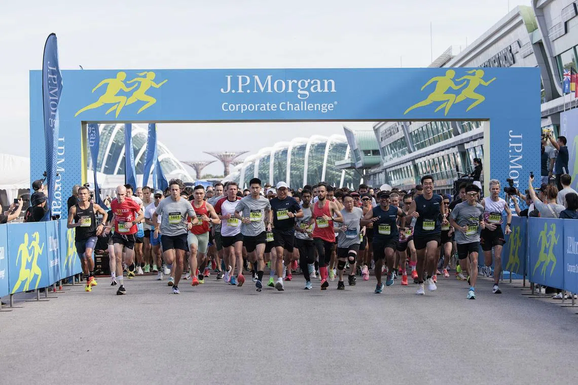 The annual race on Thursday, which started and ended at the F1 Pit Building, drew participants from over 400 firms. 