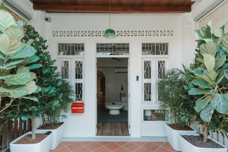 As it turns, out, this little shophouse in the Joo Chiat area isn't too small to be turned into a  home for an extended family. 