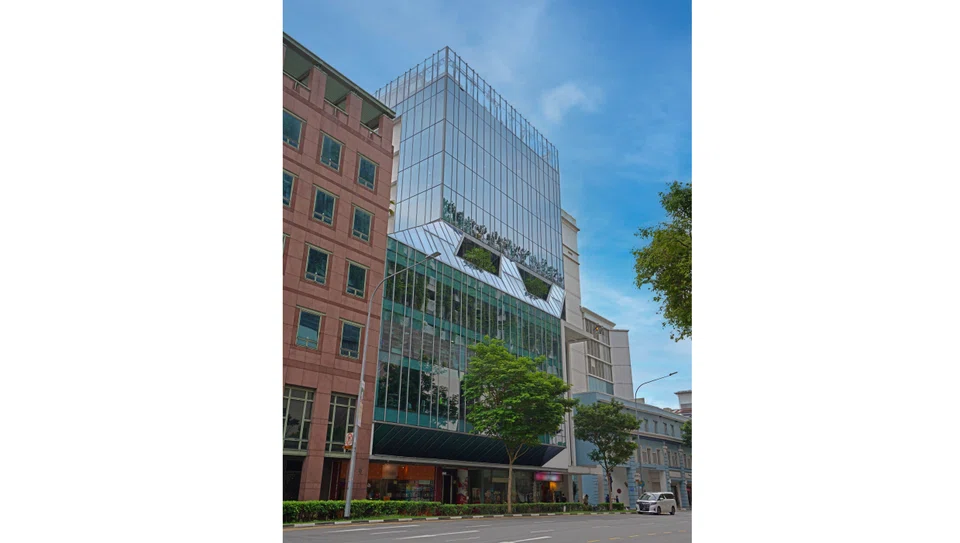 The building, which was refurbished in 2013, comes with an outdoor roof terrace on the sixth floor, an office lobby, F&B-approved shop spaces on the first floor and a private parking facility with 52 lots. 