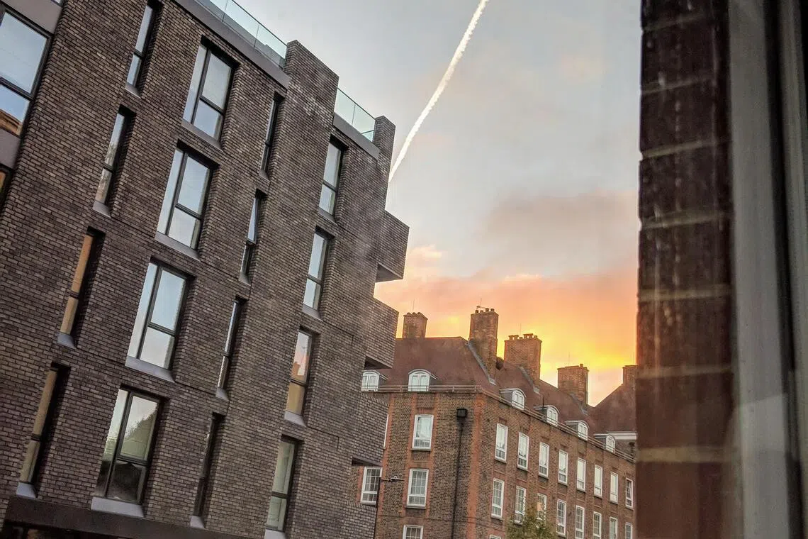 The number of mortgage approvals fell to 64,530 in November, down from 65,010 the month before.